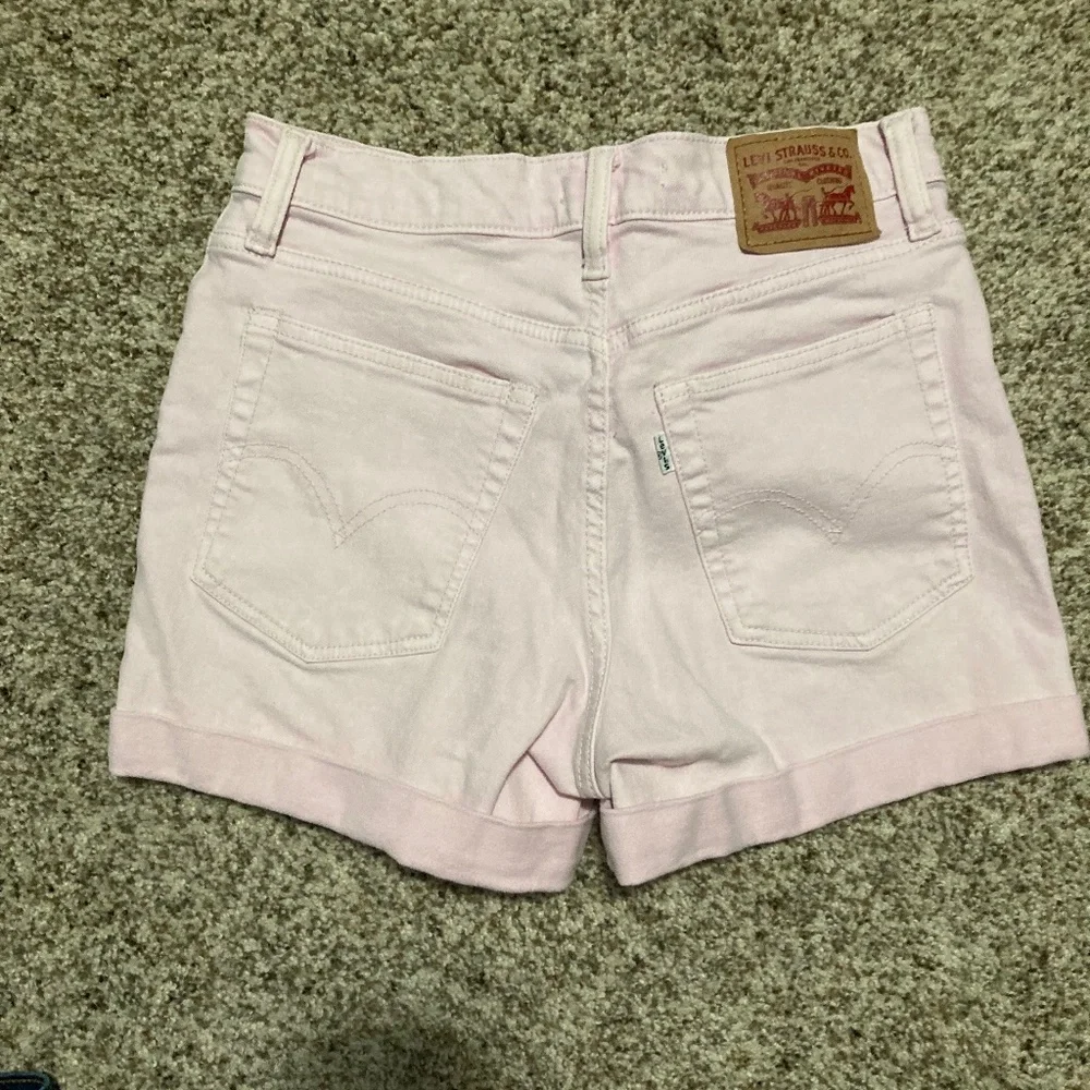 Levi's Women's Wedgie Shorts Pink - Picture 3 of 3